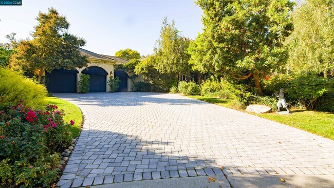 Building Photo - 17 Garden Park Ct