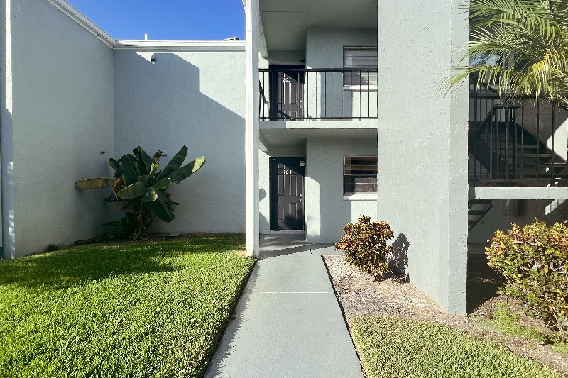 Primary Photo - 2836 Somerset Park Dr