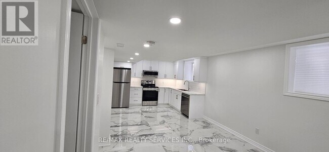 Photo du bâtiment - 15163 Danby Rd