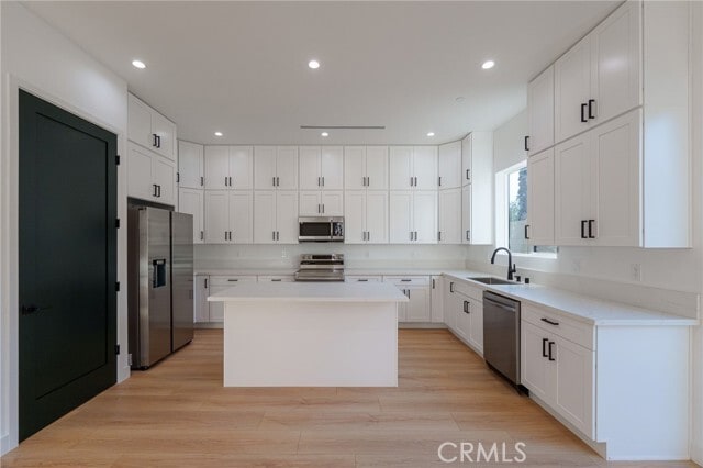 Foto del edificio - 14121 Emelita St