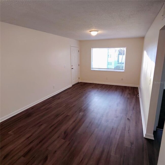 Building Photo - 2820 Dupont St S