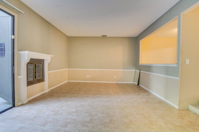 Foto del edificio - 2 Bedroom, 2.5 Bath Townhome with Easy Acc...