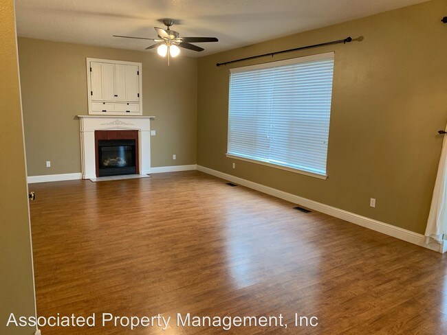 Foto del edificio - 4 br, 2.5 bath House - 626 NW Tree Haven Dr