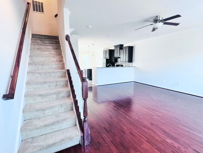 Building Photo - STAFFORD - 3 BEDROOM TOWNHOUSE - WOODSTREAM