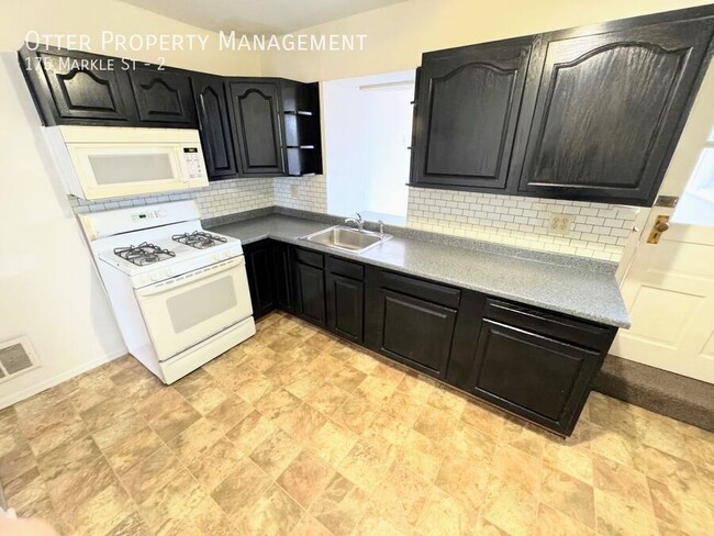 Foto del edificio - 3BR/2BA Spacious Manayunk Apt with Washer/...