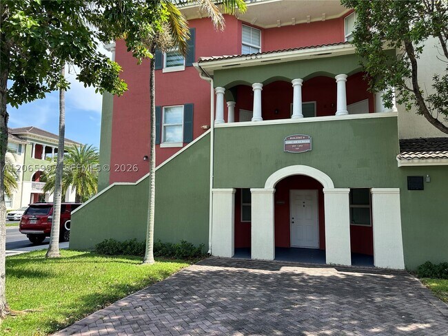 Foto del edificio - 11002 NW 83rd St