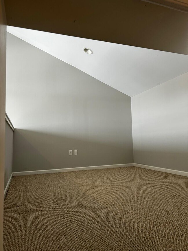 Building Photo - 970 Ridge Ave