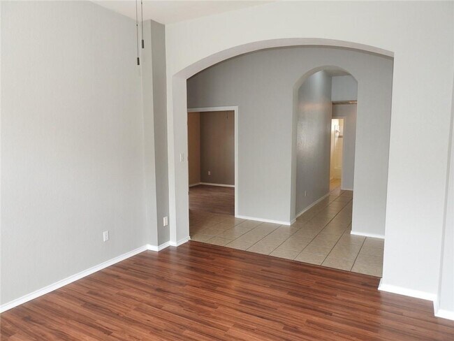 Building Photo - 4124 Moss Hollow Dr