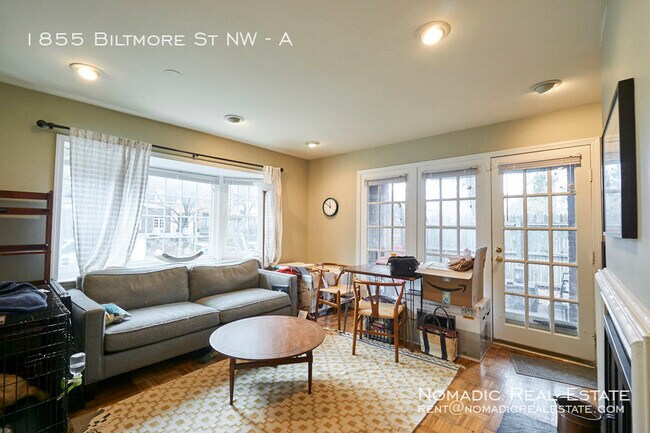 Building Photo - One-bedroom apartment with a classic feel ...