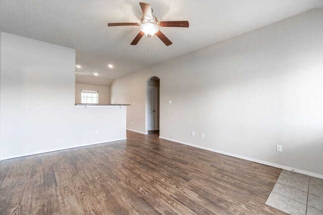 Foto del edificio - Secure Comfort: Beautiful 3 Bed, 2 Bath Ho...