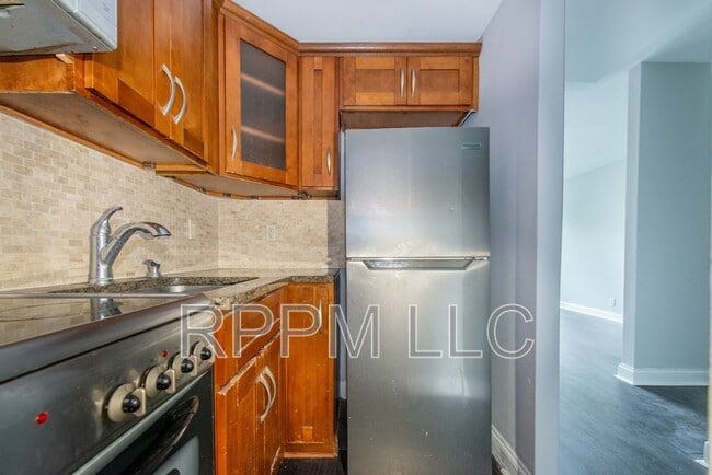 Foto del edificio - 60 Parkway Dr