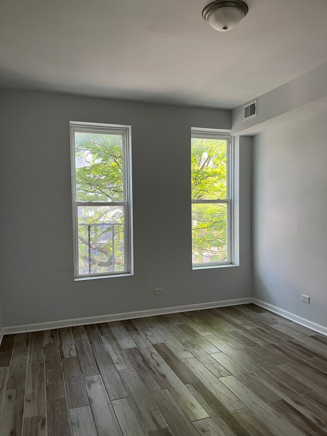 Dormitorio 1 - 1527 W 18th St