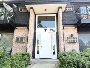 Building Photo - 915 Westmoreland Dr