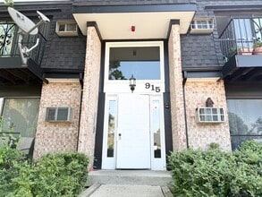 Building Photo - 915 Westmoreland Dr
