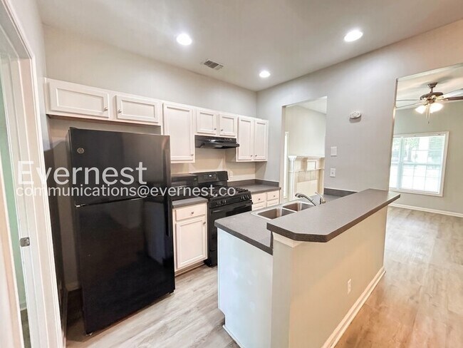 Foto del edificio - 687 S Evelyn Pl NW