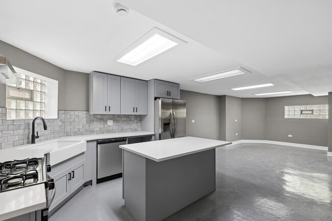 Building Photo - 8210 S Marshfield Ave