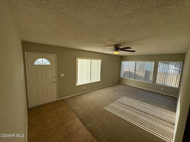 Foto del edificio - 2259 N Hietter Ave