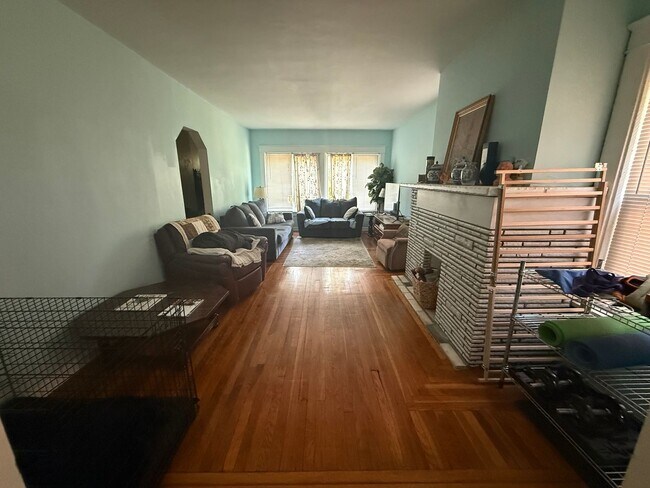 Foto del edificio - 6656-6656 Woodwell St