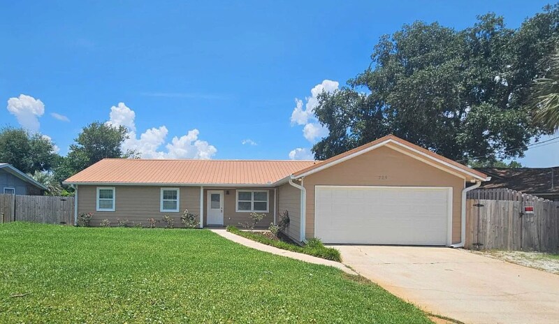 Foto principal - 729 Legion Dr
