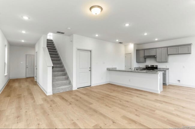 Foto del edificio - 401 W Commerce St