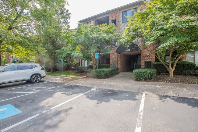 Building Photo - Lovely 2 BR/2 BA Condo in Germantown!
