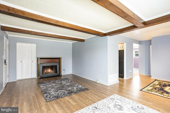 Building Photo - 2 Warren Lodge Ct