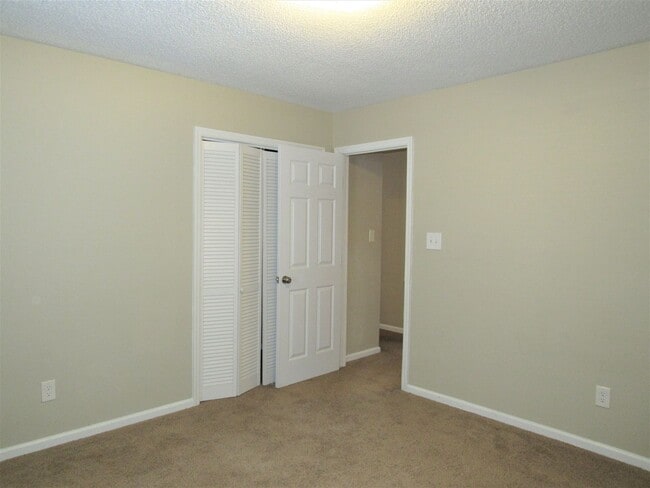 Building Photo - 108 Glenside Ct