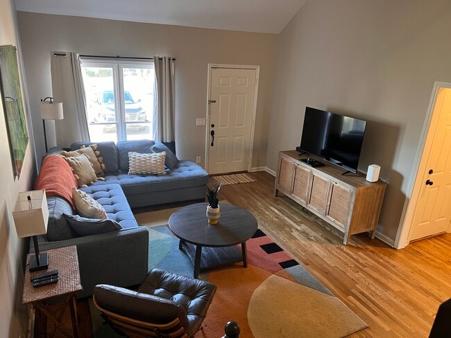 Foto del edificio - 828 N Maple St