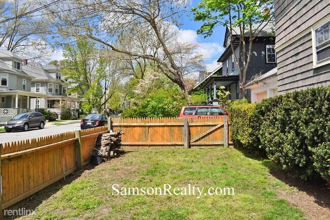 Building Photo - 3 br, 1 bath Condo - 684 Hope st 1 Unit 1