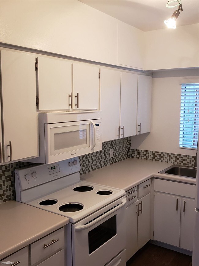 Building Photo - 1 br, 1.5 bath Condo - 6945 E 2nd St