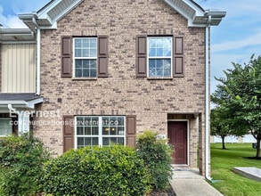 Building Photo - 2104 Debonair Ln