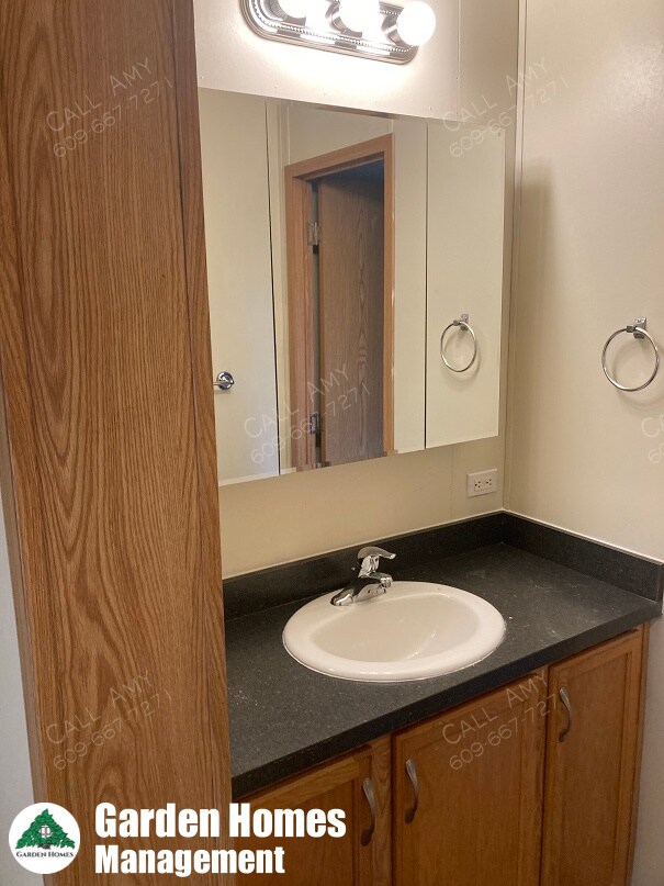 Building Photo - 46 Fir Ln