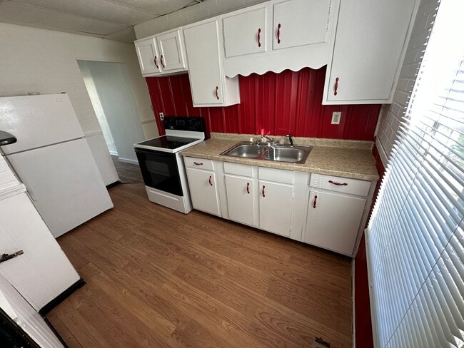 Building Photo - 2 bed 1 bath
