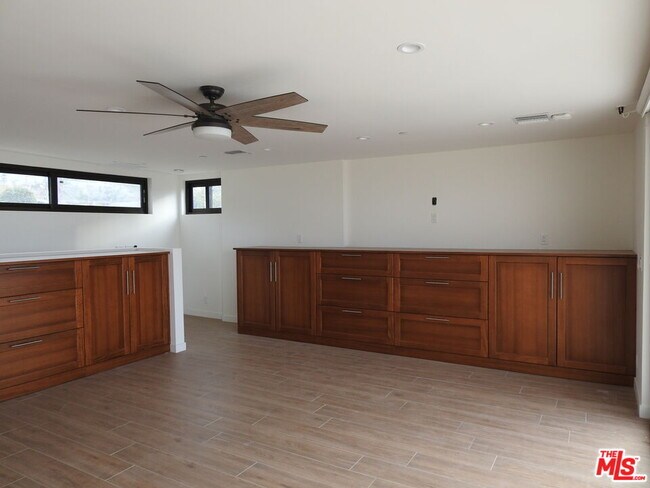 Foto del edificio - 5901 B Clover Heights Ave