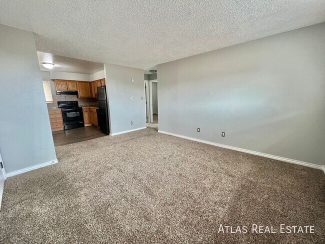 Building Photo - 2913 Straus Ln