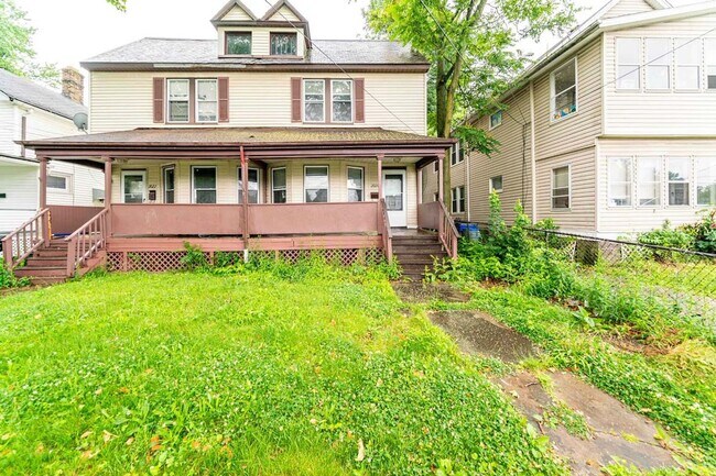 Building Photo - Beautifully Renovated Home in Prime Location