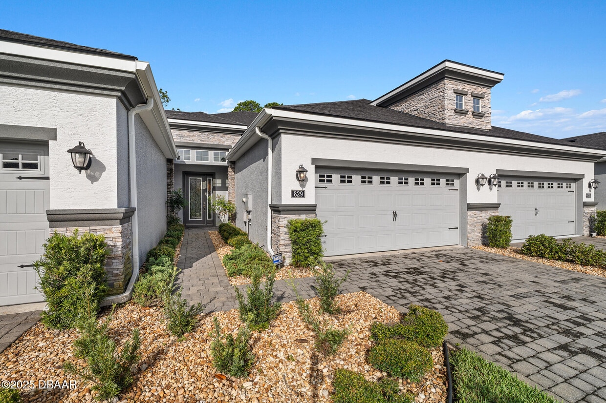 Foto principal - 829 Pinewood Dr