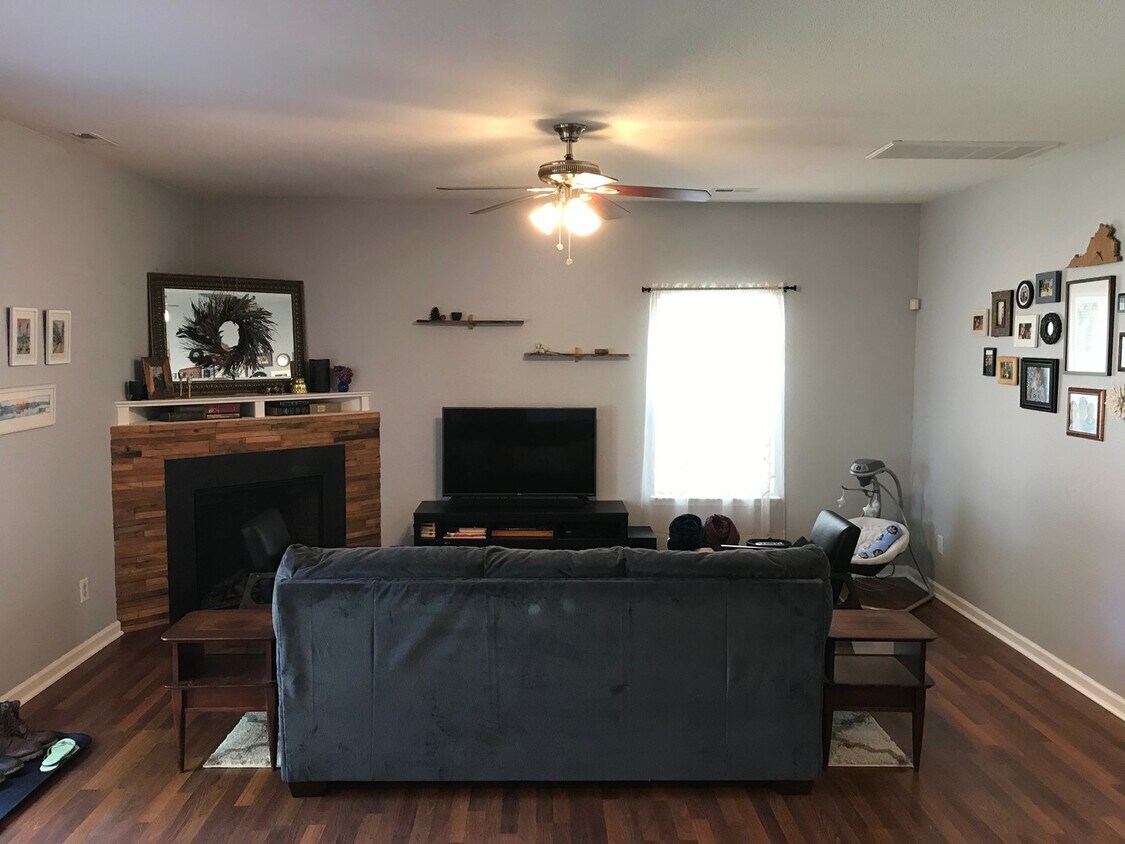 Primary Photo - 2138 Lockard Ave