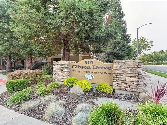 Primary Photo - 501 Gibson Dr