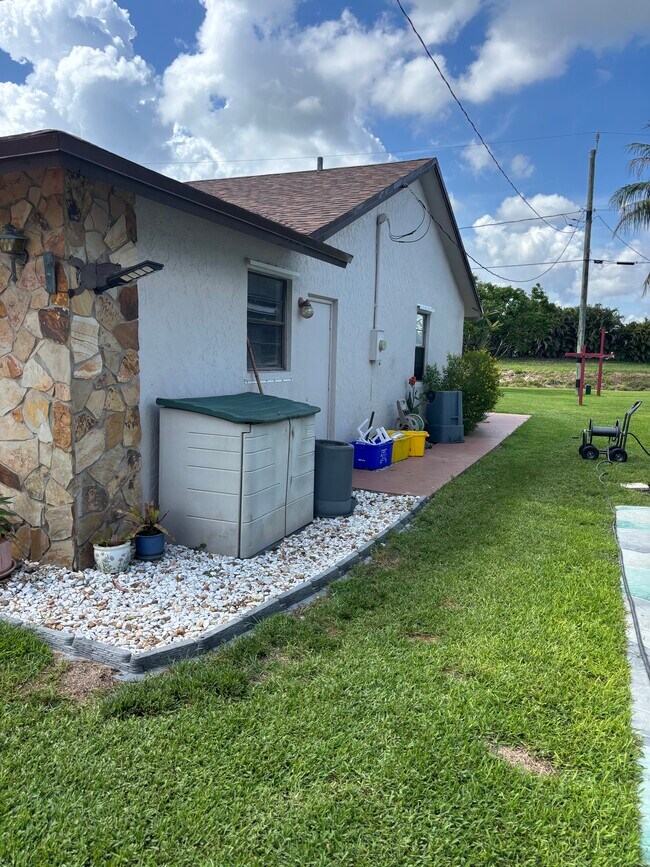 Foto del edificio - 3721 Brooklyn Ln