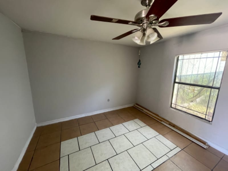 3315 San Agustin Ave Unit 2, Laredo, TX 78040 Room for Rent in Laredo