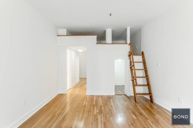 Building Photo - 1 Astor Pl