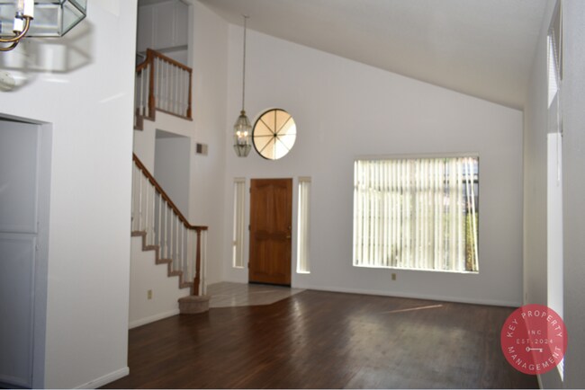 Building Photo - For Rent – Spacious 3 Bedroom, 2.5 Bath Ho...