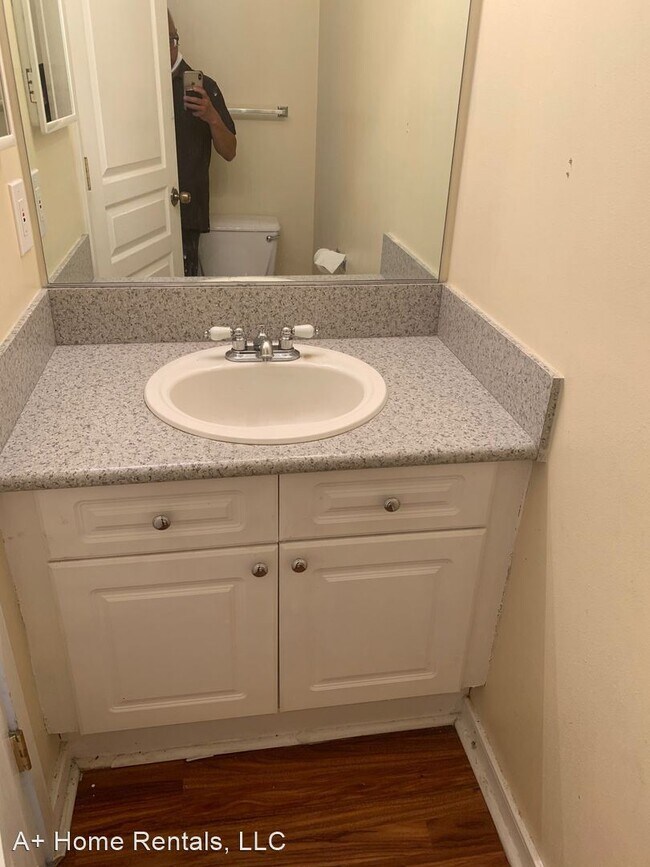 Foto del edificio - 660 Celebration Ave