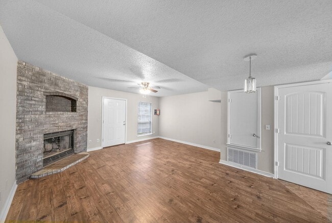 2-Bed, 1.5-Bath, Two-Level Condo Delivers - 2-Bed, 1.5-Bath, Two-Level Condo Delivers