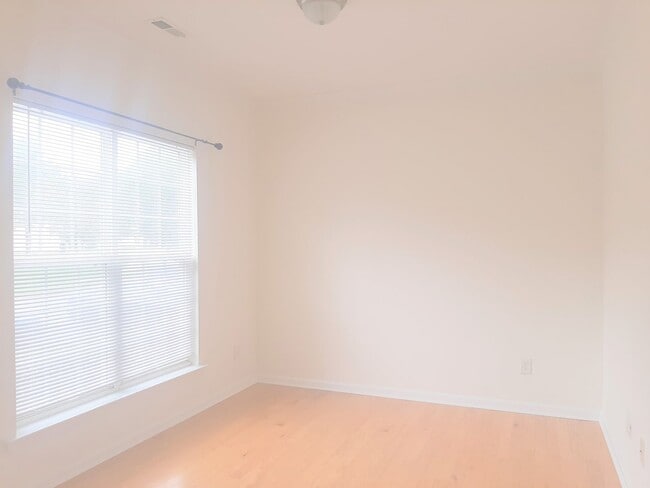 Building Photo - Spacious 3 Bedroom Townhome in South Durham
