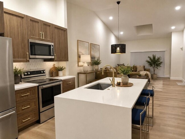 Building Photo - 6410 Royal Manor Cir