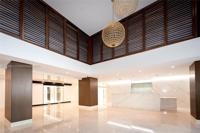 Foto del edificio - 540 Brickell Key Dr