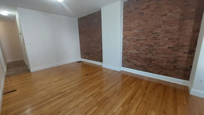 Building Photo - 76 W Cottage St