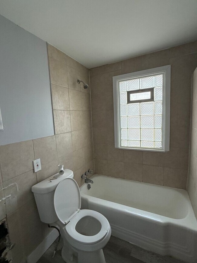 Foto del edificio - 1417 E 175th St